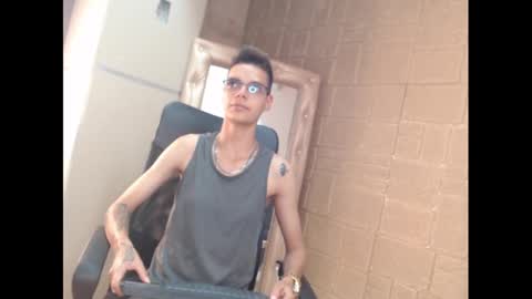 Snapshot of kenn_boy_ chatting on January 27, 9:11 pm kenn_boy_ online show from January 27, 9:11 pm