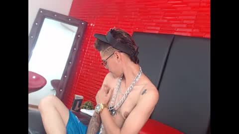 Snapshot of kenn_boy_ chatting on February 4, 7:00 pm kenn_boy_ online show from February 4, 7:00 pm