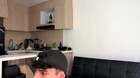 Snapshot of kens_boys chatting on October 31, 7:04 pm Jeronimo y Felipe online show from October 31, 7:04 pm