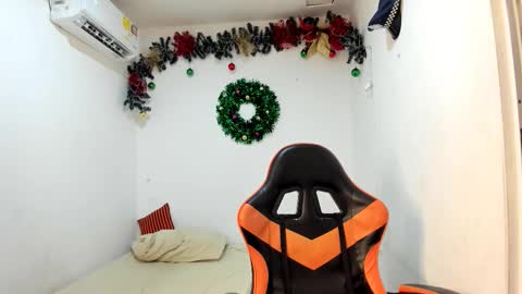 Snapshot of kenshi_roa chatting on February 9, 8:35 pm kenshi_roa online show from February 9, 8:35 pm