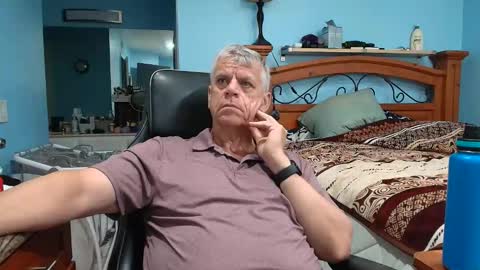 Snapshot of kent_ham chatting on April 27, 7:56 pm kent_ham online show from April 27, 7:56 pm