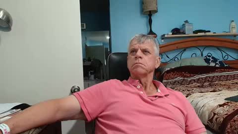 Snapshot of kent_ham chatting on May 1, 6:23 pm kent_ham online show from May 1, 6:23 pm