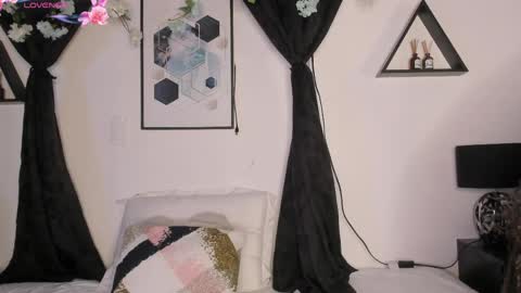 KENTHA  online show from March 21, 10:09 am