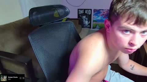 Snapshot of kentuckydrake chatting on November 25, 1:05 am Drake online show from November 25, 1:05 am