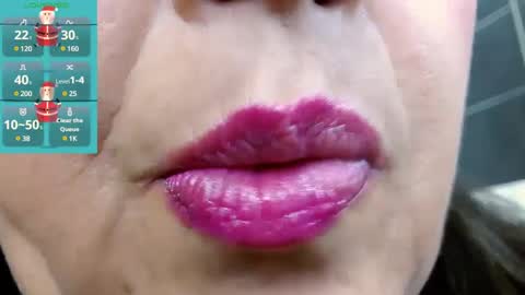 Snapshot of kerly_doll chatting on December 14, 6:52 pm K E R L Y online show from December 14, 6:52 pm