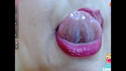 Snapshot of kerly_doll chatting on December 22, 9:53 pm K E R L Y online show from December 22, 9:53 pm