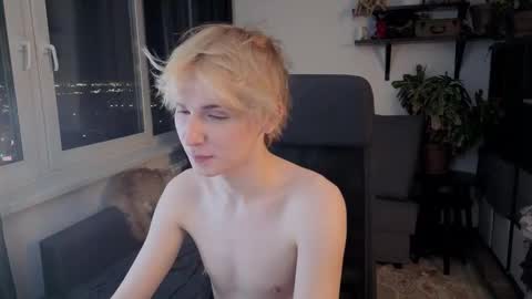 Snapshot of kessy_white chatting on March 20, 10:25 pm Kessy online show from March 20, 10:25 pm