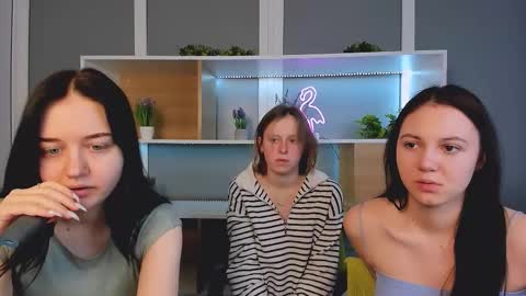 keuli_li online show from February 8, 6:39 am