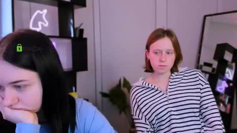 keuli_li online show from February 28, 6:58 am