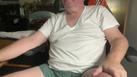 Snapshot of kev92569 chatting on January 4, 12:27 pm kev92569 online show from January 4, 12:27 pm