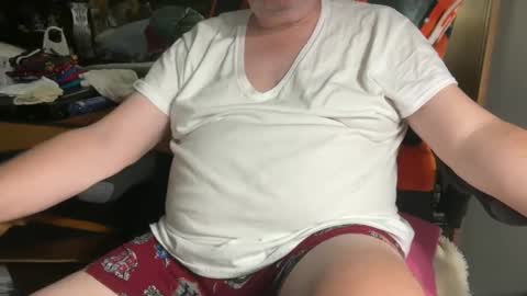 Snapshot of kev92569 chatting on January 6, 1:31 am kev92569 online show from January 6, 1:31 am
