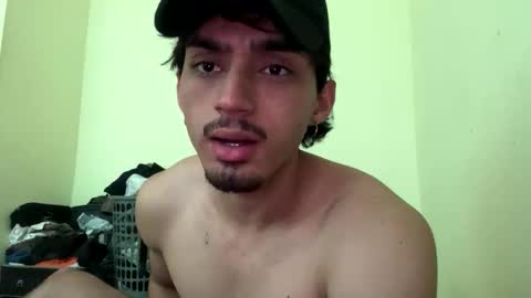 Snapshot of kevin777623 chatting on November 24, 8:52 pm kevin777623 online show from November 24, 8:52 pm