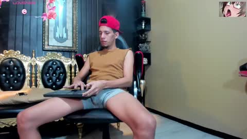 Snapshot of kevin__max_ chatting on February 1, 7:26 am Kev online show from February 1, 7:26 am