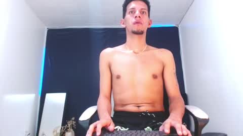 Snapshot of kevin__max_ chatting on February 5, 11:55 am Kev online show from February 5, 11:55 am