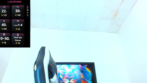 Snapshot of kevin__max_ chatting on October 25, 7:19 pm Kev online show from October 25, 7:19 pm