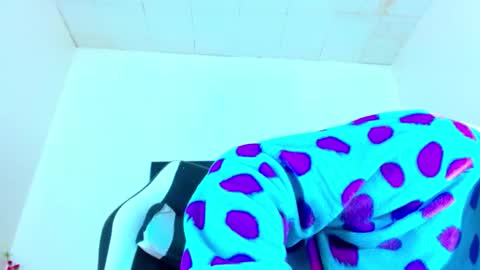 Snapshot of kevin__max_ chatting on October 28, 7:38 pm Kev online show from October 28, 7:38 pm