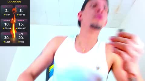 Snapshot of kevin__max_ chatting on November 4, 7:13 pm Kev online show from November 4, 7:13 pm