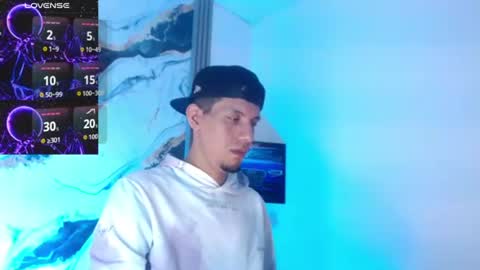Snapshot of kevin__max_ chatting on June 19, 3:22 am Kev online show from June 19, 3:22 am