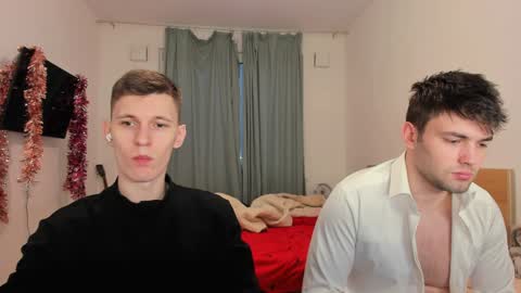 Snapshot of kevin_hornyyy chatting on December 26, 1:21 pm kevin online show from December 26, 1:21 pm