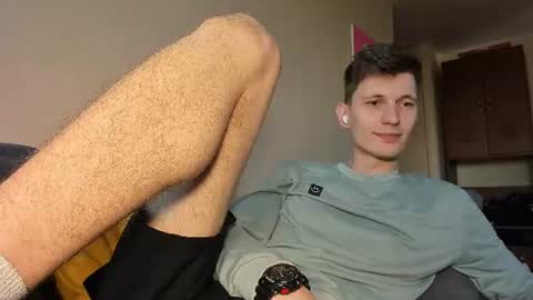 Snapshot of kevin_hornyyy chatting on June 19, 12:42 pm kevin online show from June 19, 12:42 pm