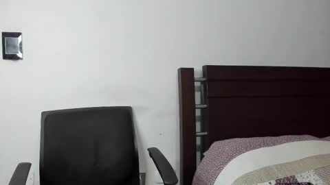 kevin_malone22 online show from December 2, 7:31 pm