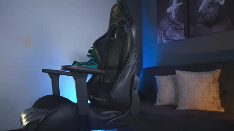 Snapshot of kevin_montoya1 chatting on February 4, 11:42 pm kevin montoya online show from February 4, 11:42 pm