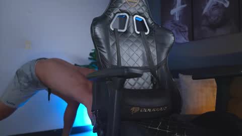 Snapshot of kevin_montoya1 chatting on February 11, 12:32 pm kevin montoya online show from February 11, 12:32 pm