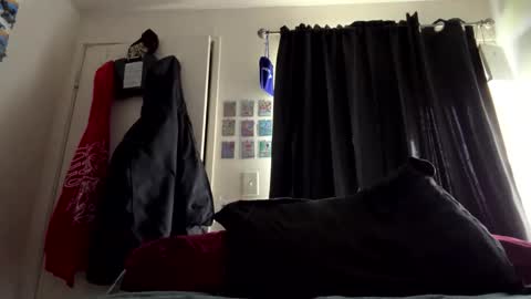 kevinderon1 online show from April 12, 6:46 pm