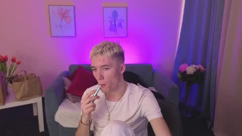 Snapshot of kevinparke chatting on February 25, 2:37 pm Kevin online show from February 25, 2:37 pm