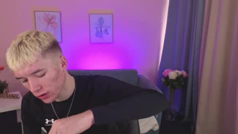 Snapshot of kevinparke chatting on February 26, 10:25 am Kevin online show from February 26, 10:25 am