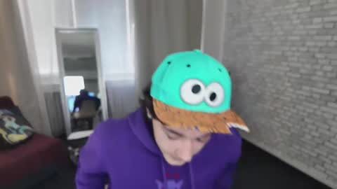 kevinstrike online show from April 2, 1:09 pm