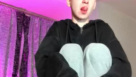 Snapshot of kevinsupershy chatting on June 25, 8:35 pm kevinsupershy online show from June 25, 8:35 pm