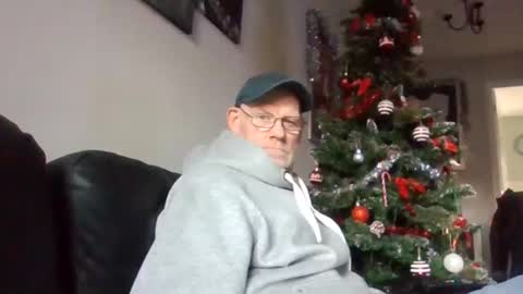 Snapshot of kevlooking4sez chatting on December 15, 2:37 pm kevlooking4sez online show from December 15, 2:37 pm