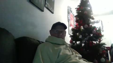 Snapshot of kevlooking4sez chatting on December 27, 11:21 pm kevlooking4sez online show from December 27, 11:21 pm