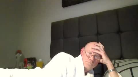 Snapshot of kevlooking4sez chatting on January 24, 12:42 am kevlooking4sez online show from January 24, 12:42 am