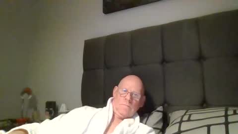 Snapshot of kevlooking4sez chatting on February 16, 10:43 pm kevlooking4sez online show from February 16, 10:43 pm