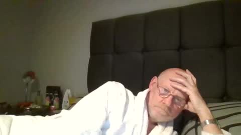 Snapshot of kevlooking4sez chatting on March 2, 12:20 am kevlooking4sez online show from March 2, 12:20 am