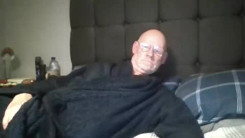 kevlooking4sez online show from April 25, 12:24 am