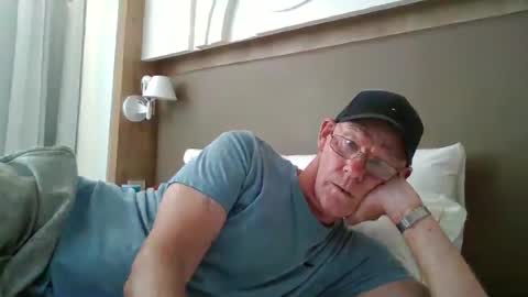 Snapshot of kevlooking4sez chatting on June 17, 3:35 pm kevlooking4sez online show from June 17, 3:35 pm