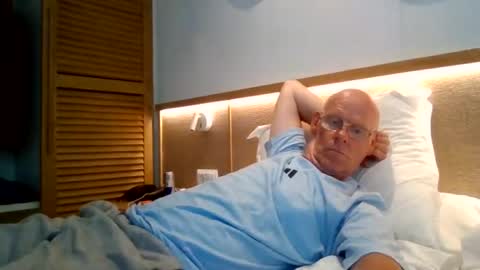 Snapshot of kevlooking4sez chatting on August 4, 5:26 pm kevlooking4sez online show from August 4, 5:26 pm