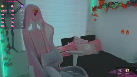 Snapshot of keyla_roberts_ chatting on October 20, 7:36 pm Adhara. Help me reach 100 likes online show from October 20, 7:36 pm