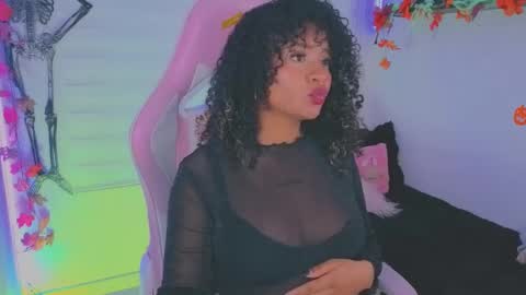 Snapshot of keyla_roberts_ chatting on October 22, 10:09 pm Adhara. Help me reach 100 likes online show from October 22, 10:09 pm