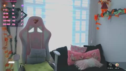 Snapshot of keyla_roberts_ chatting on October 25, 7:19 pm Adhara. Help me reach 100 likes online show from October 25, 7:19 pm