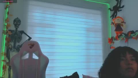 Snapshot of keyla_roberts_ chatting on October 27, 7:18 pm Adhara. Help me reach 100 likes online show from October 27, 7:18 pm