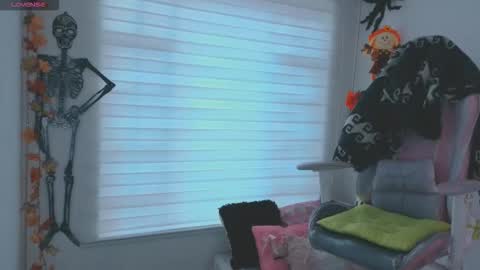 Snapshot of keyla_roberts_ chatting on October 28, 8:22 pm Adhara. Help me reach 100 likes online show from October 28, 8:22 pm