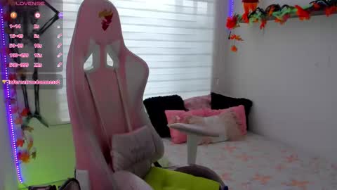 Snapshot of keyla_roberts_ chatting on October 29, 7:59 pm Adhara. Help me reach 100 likes online show from October 29, 7:59 pm