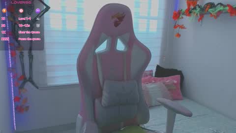 Snapshot of keyla_roberts_ chatting on October 30, 7:47 pm Adhara. Help me reach 100 likes online show from October 30, 7:47 pm