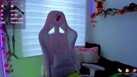 Snapshot of keyla_roberts_ chatting on October 31, 11:55 am Adhara. Help me reach 100 likes online show from October 31, 11:55 am