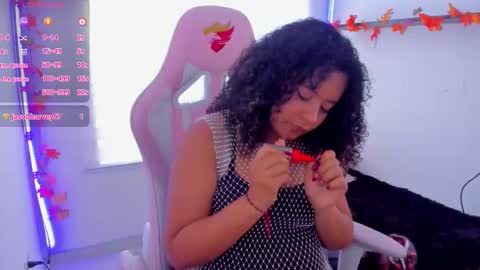 Snapshot of keyla_roberts_ chatting on November 10, 7:24 pm Adhara. Help me reach 100 likes online show from November 10, 7:24 pm