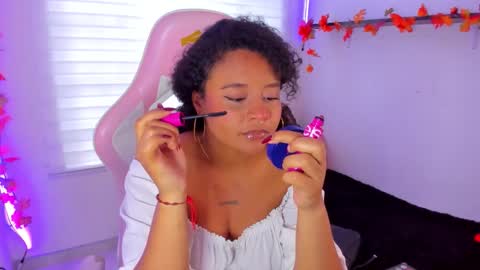 Snapshot of keyla_roberts_ chatting on November 16, 10:04 pm Adhara. Help me reach 100 likes online show from November 16, 10:04 pm